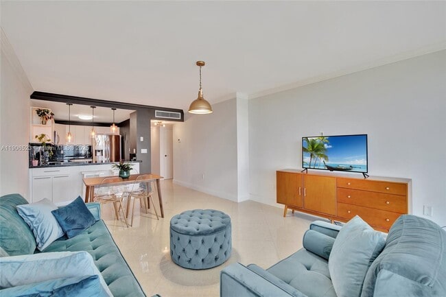 Building Photo - 3375 N Country Club Dr