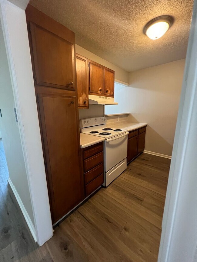Building Photo - 1 Bed / 1 Bath Apartment