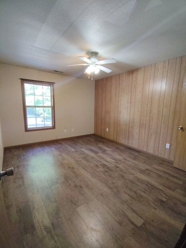 Building Photo - 2 bedroom, 1 bathroom apartment in Wickliffe