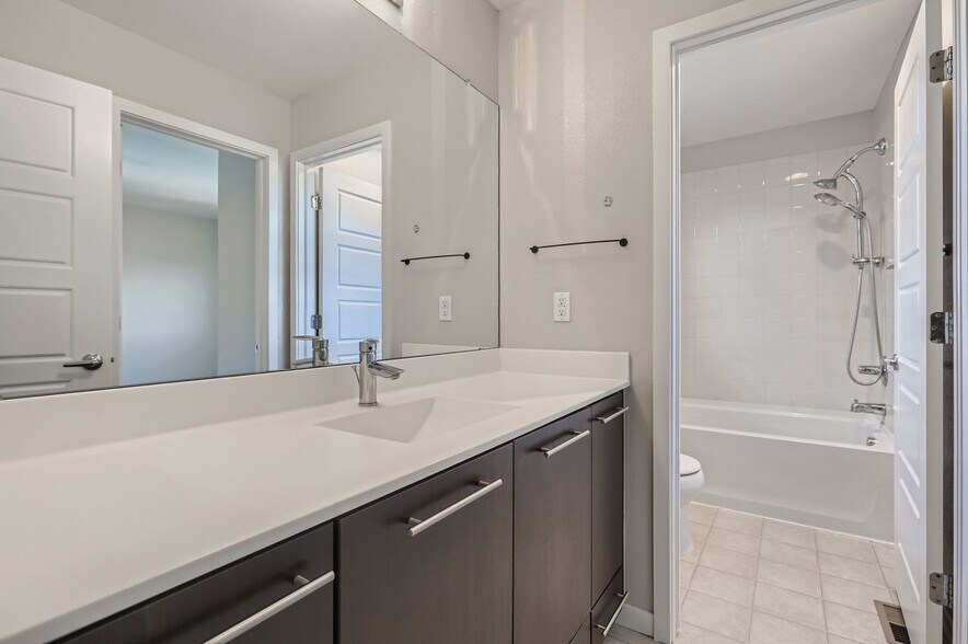 Building Photo - 3344 Cranston Cir