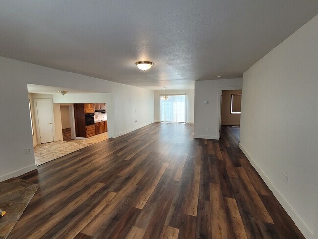 Building Photo - 4 Bedroom in the Country