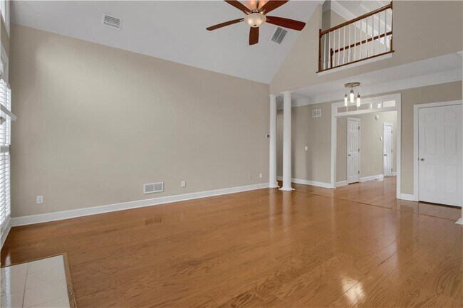 Building Photo - 312 Declaire Way NE