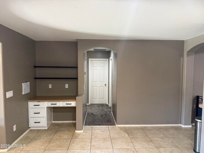 Building Photo - 5943 S 248th Dr