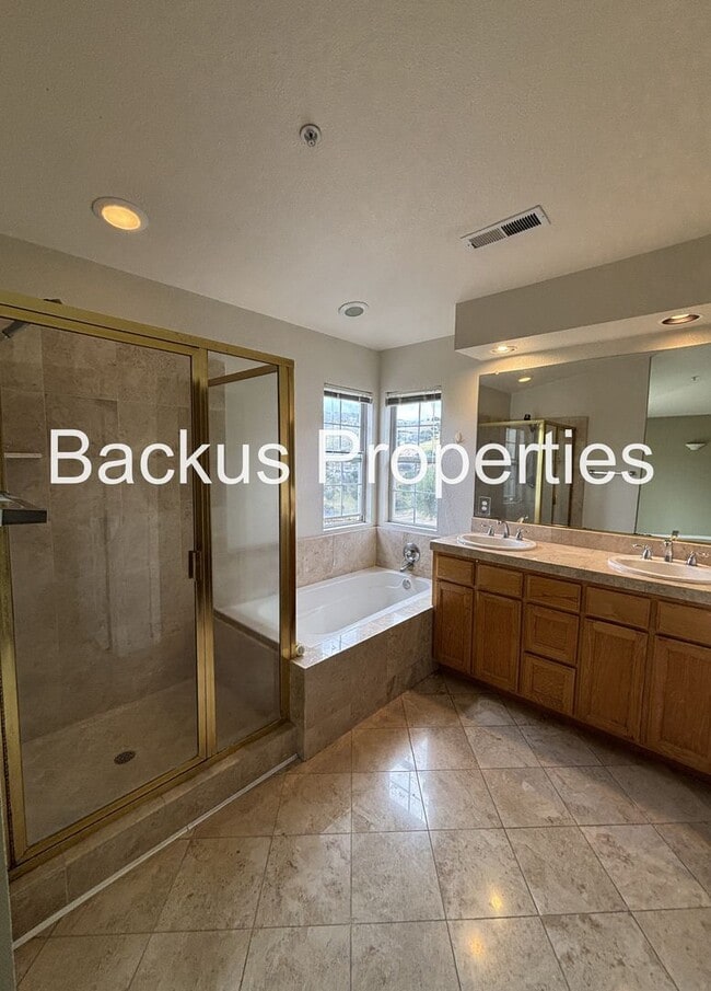 Building Photo - Great two-level home in Las Palmas II with scenic views