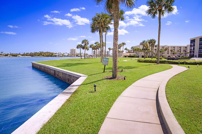 Building Photo - 300 Intracoastal Pl