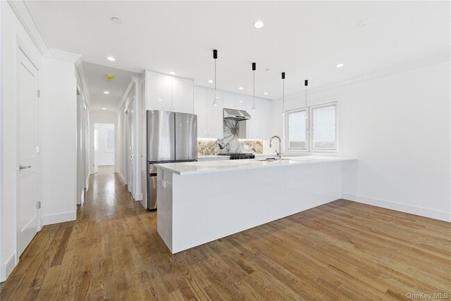 Building Photo - 550 E Harrison St