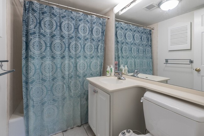 Building Photo - 329 Harvard St