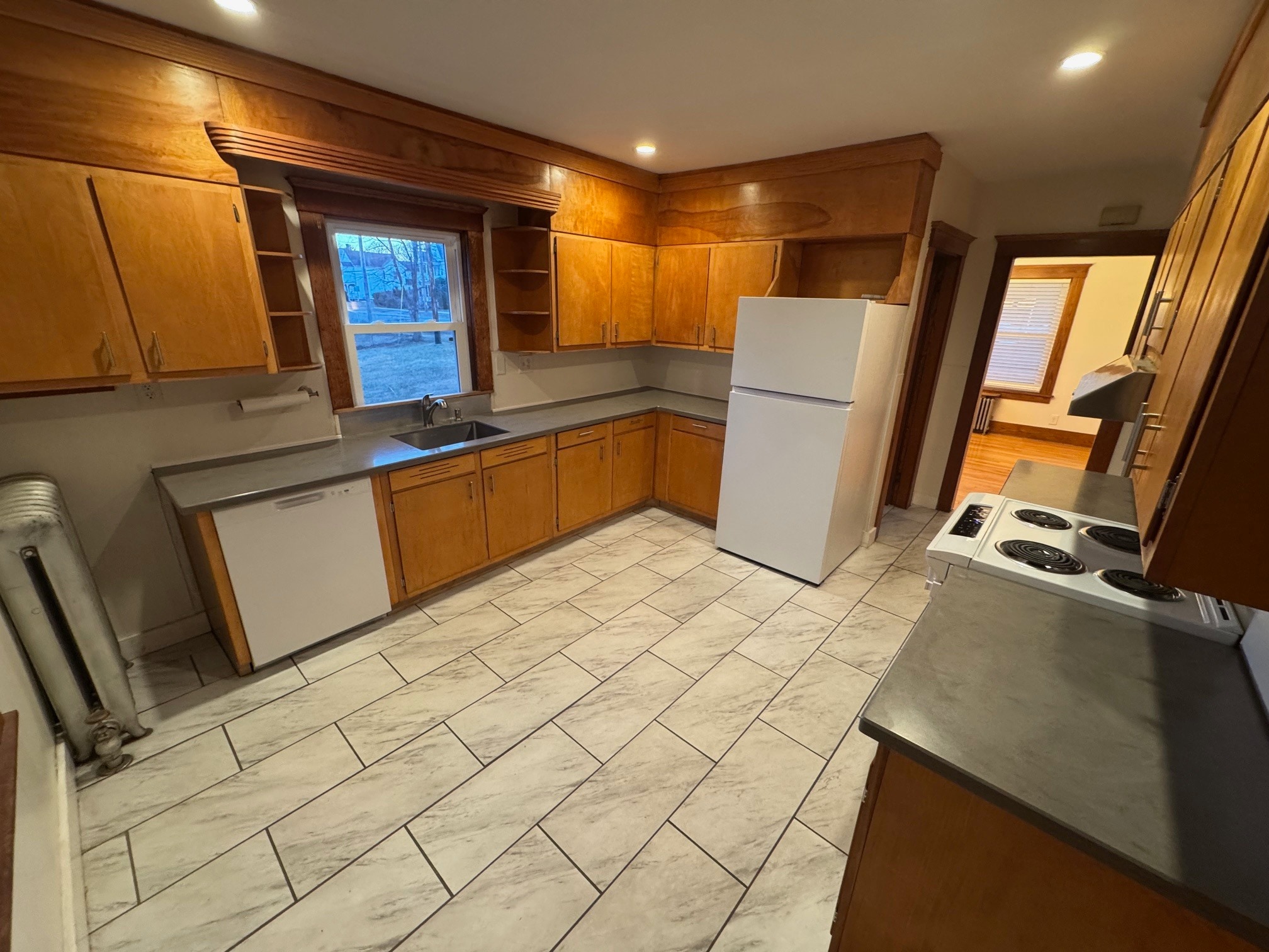 Building Photo - 319 Bridge St