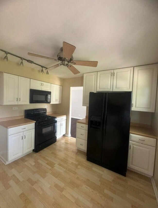 Building Photo - 980 Brush Hill Ln