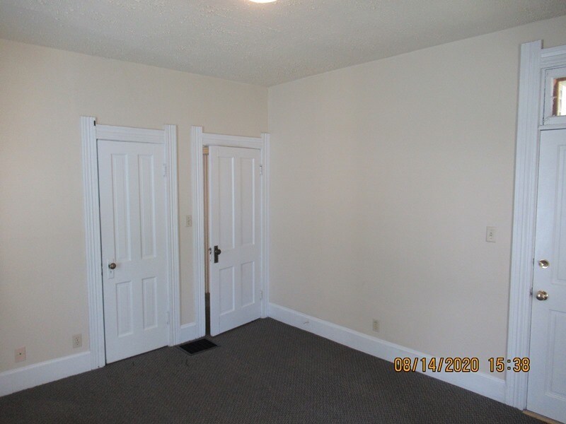 Building Photo - 320 E Cottage Grove Ave