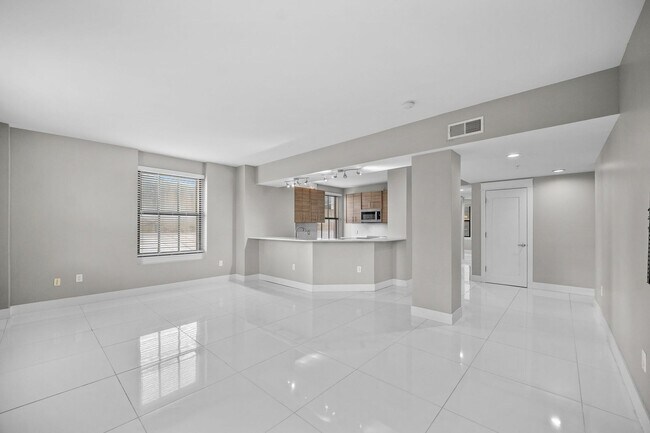 Building Photo - Beautiful Furnished 2-Bed, 2-Bath Condo in...