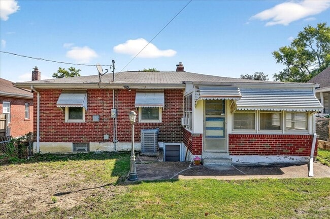 Building Photo - 9319 Aster Ave