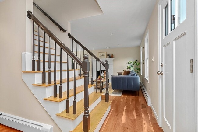 Building Photo - 94 Hudson Rd