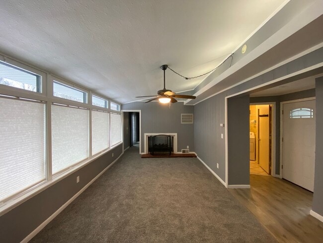 Building Photo - Beautiful 4-Bed, 2 Bathroom North Olmsted OH