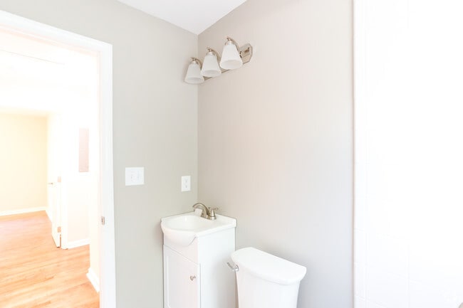 2BR,1BA - Weyland