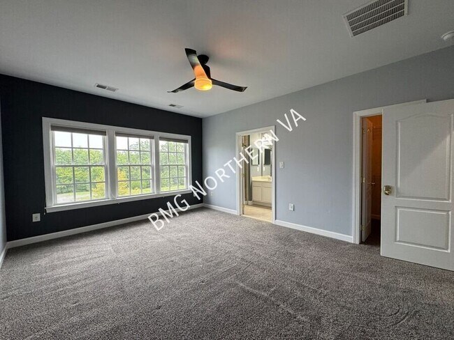 Building Photo - 10673 General Kirkland Dr