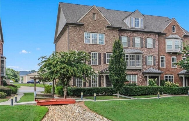 Building Photo - 546 Micayne Cir SE