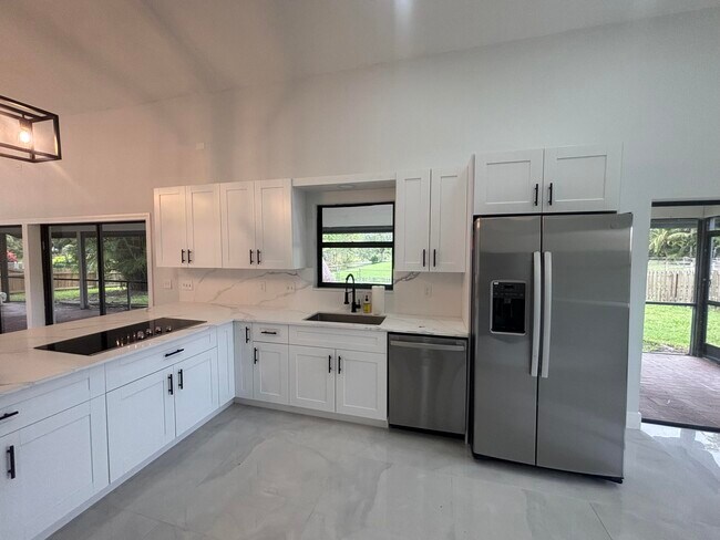Building Photo - 1182 Raintree Ln