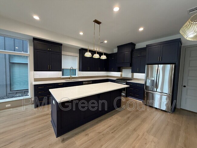 Building Photo - 130 E Elgin St