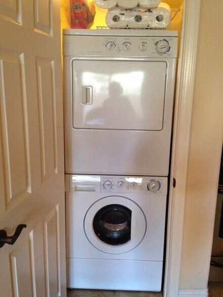 indoor laundry - 3955 Nobel Dr