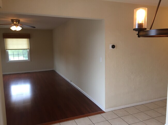 Building Photo - 2231 Glouchester Dr