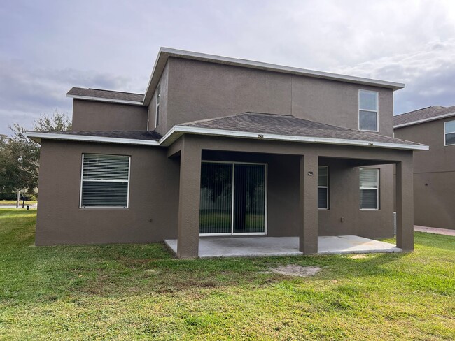 Building Photo - BEAUTIFUL 4 BEDROOM 3.5 BATHS HOME 2571 SQ...