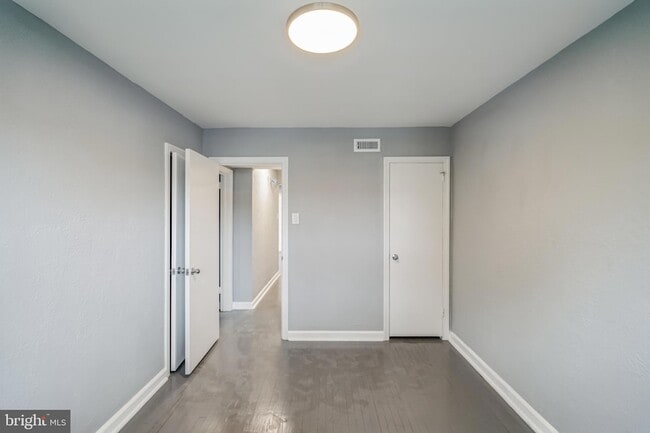 Building Photo - 2137 Bryn Mawr Ave