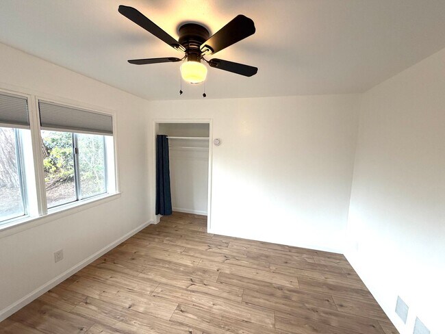 Building Photo - Private & Cozy Detached ADU in South Tahoe Park!