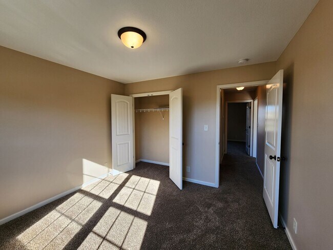 Building Photo - $1650 - 3 Bedroom 2 Bath Ranch Home