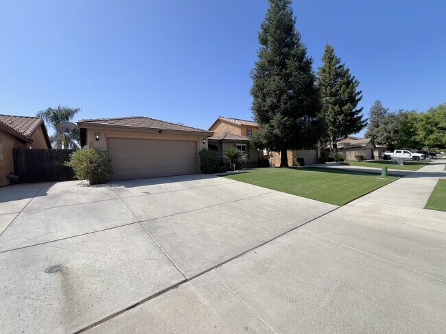 Building Photo - 12115 Fairburn Way