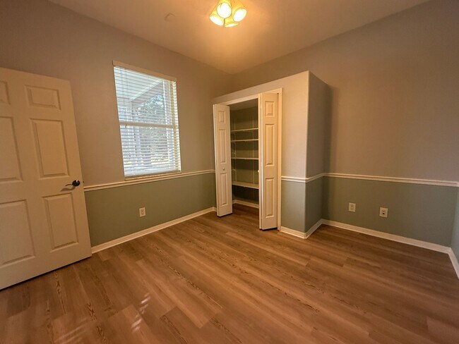 Building Photo - Land O'Lakes POOL home with Lakeviews!