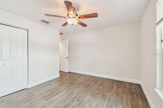 Building Photo - 650 E Tarpon Ave