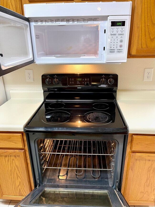 Building Photo - 1413-1415-1415 Risen Star Ct