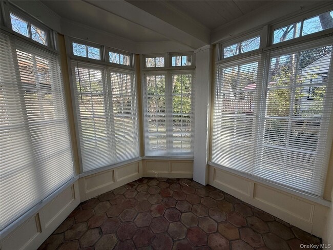 Building Photo - 15 Maple Grove St