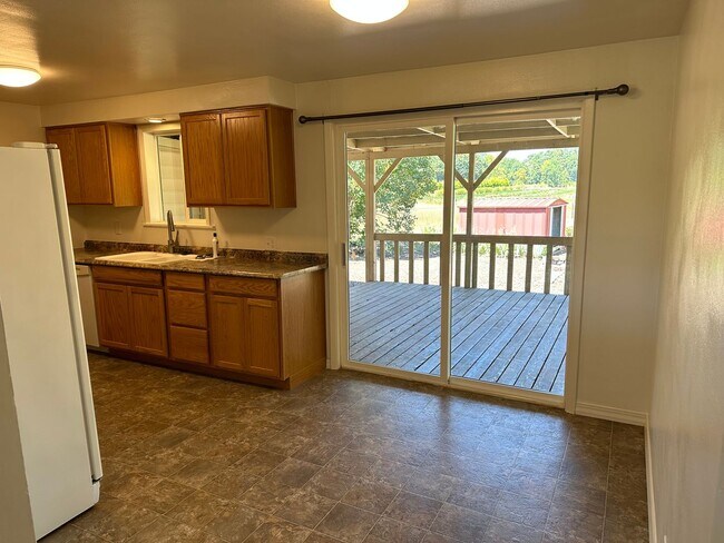 Building Photo - 4 bedroom, 1 bath Country Home for rent!  MOVE IN SPECIAL!