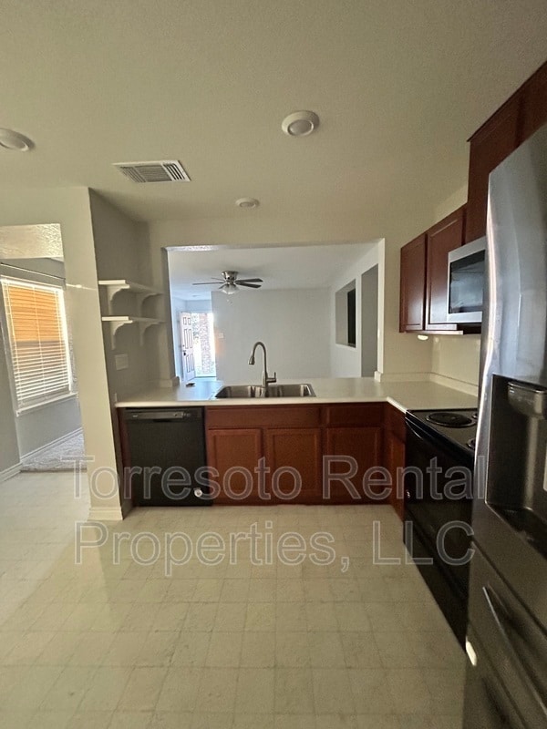 Building Photo - 5910 Sandy Lake St