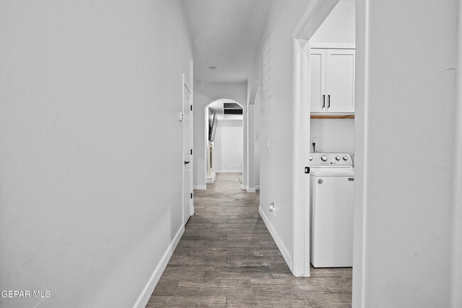 Building Photo - 869 Eastwell Dr