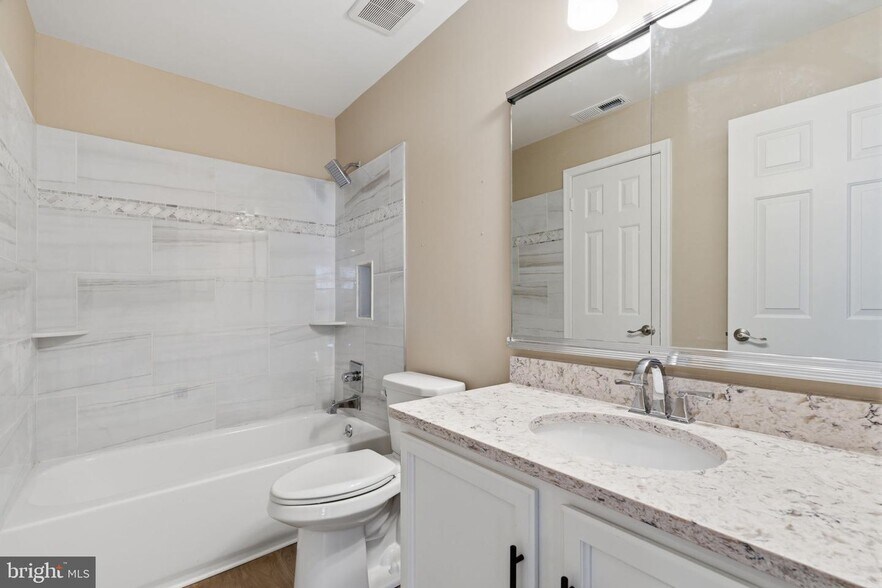 Building Photo - 2104 Brookhaven Dr