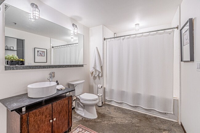 Building Photo - Modern Studio Loft for Rent in Downtown Da...