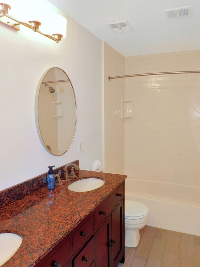 Building Photo - 1332 Redwood Cir