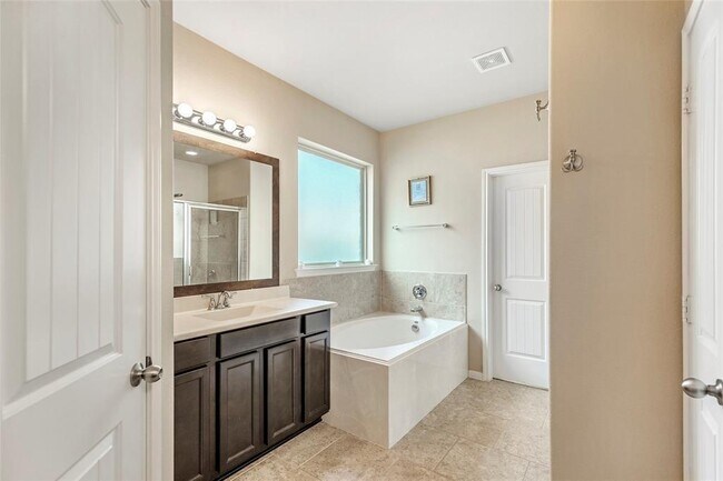 Building Photo - 2471 Garden Falls Dr