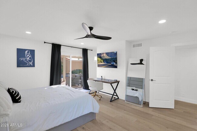 Building Photo - 7629 N Vía De Los Ninos