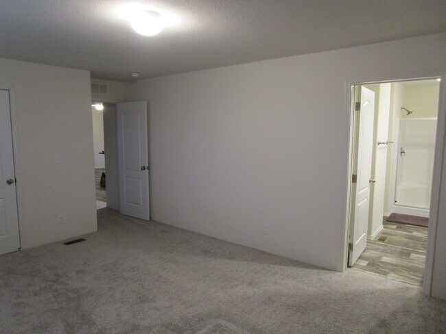 Building Photo - *PRICE IMPROVEMENT* Newer Home in Ochoco West Subdivision - Available Now!