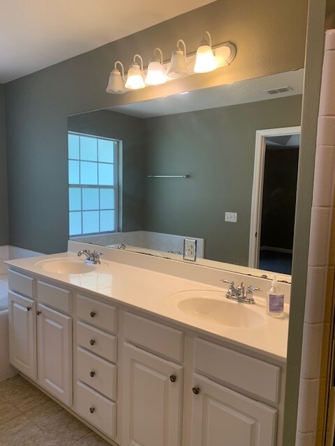 Building Photo - 2186 Heathrow Dr