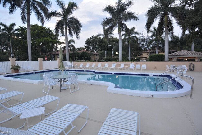 Building Photo - 2 br, 2 bath Condo - 30 Pelican Pointe Dr ...