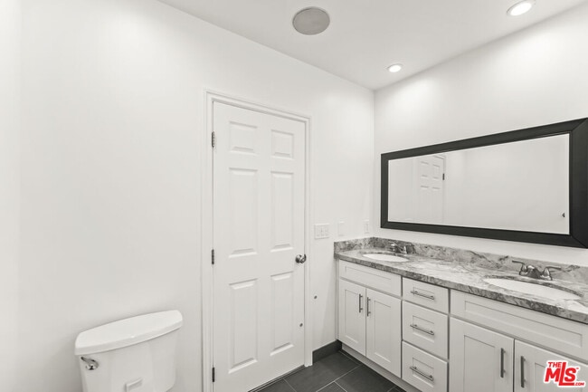 Building Photo - 23046 Leonora Dr