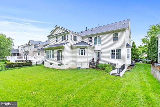 Building Photo - 43997 Riverpoint Dr