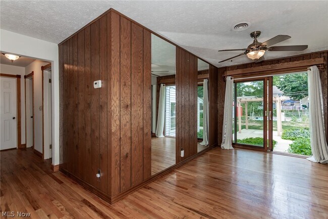 Building Photo - 8279 Westmoor Rd