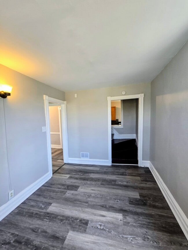 Building Photo - 514 Auburn St