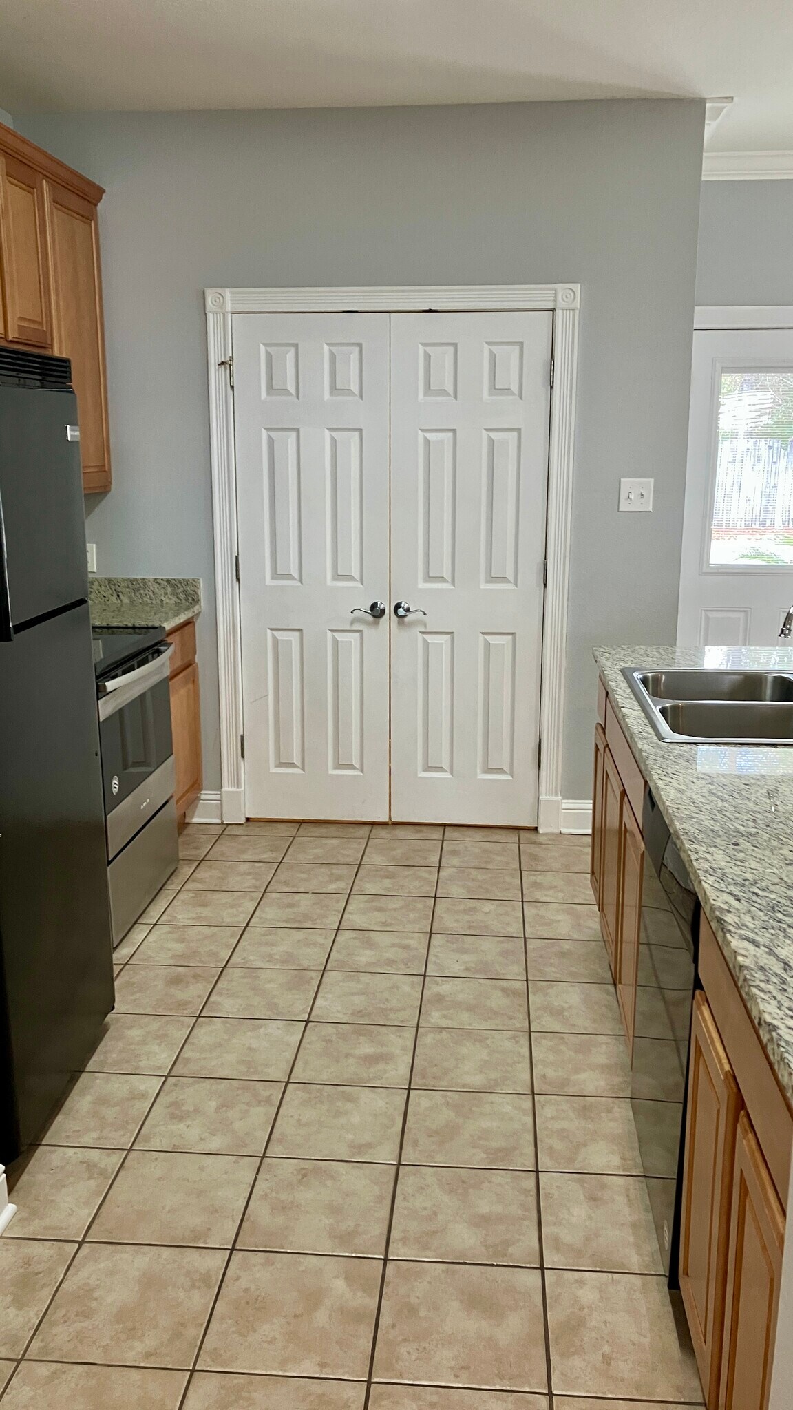 Building Photo - 1332 Tropical Cv